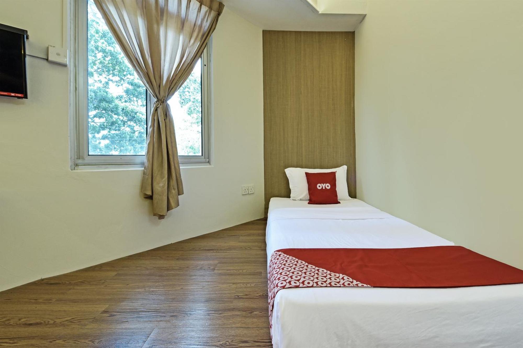 Super Oyo 44036 Hotel De Perdana Hill Batu Pahat Exteriör bild